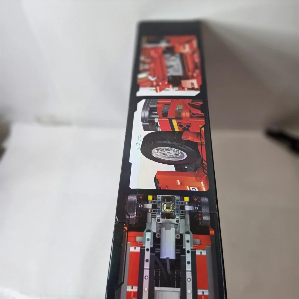 Jie Star Heavy Duty Truck Building Block Set JJ9070 1708pcs Red Semi Model NEW